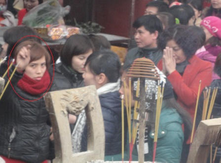 Nhiều dịch vụ ăn tiền lộng hành trong Đền Bà Chúa Kho